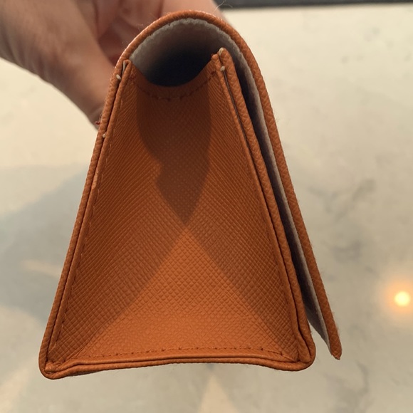 Tory Burch eyeglass case. NWOT. Burnt orange with gold Tory Burch logo and snap - Picture 2 of 8